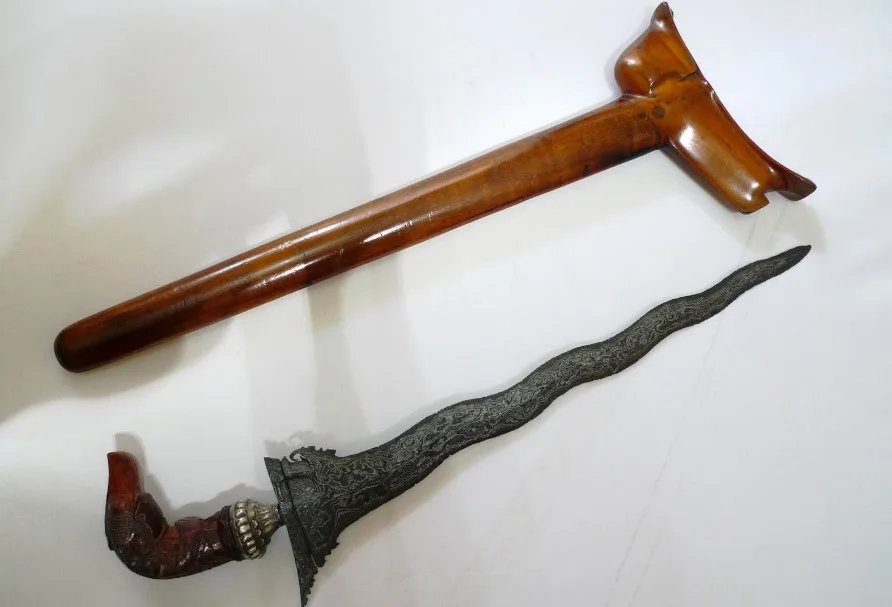 Keris Combong dan Keris Pamengkang Jagad