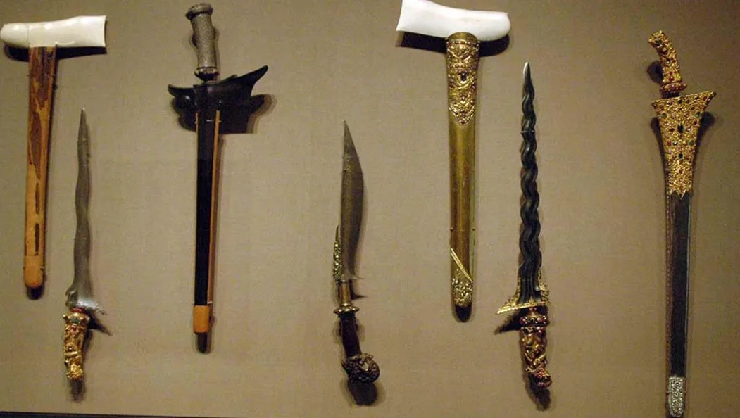 Keris Isi dan Keris Kosong