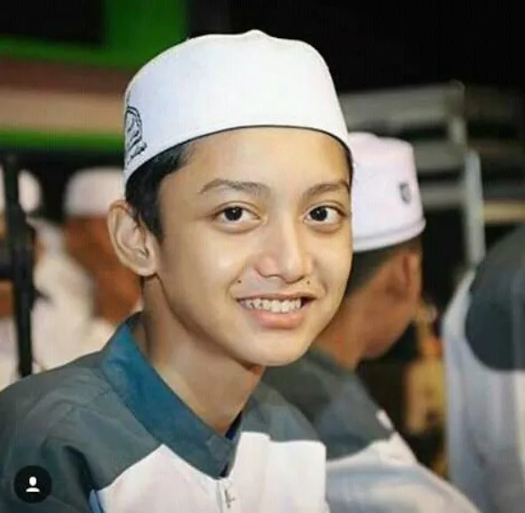 Mengenal Gus Azmi