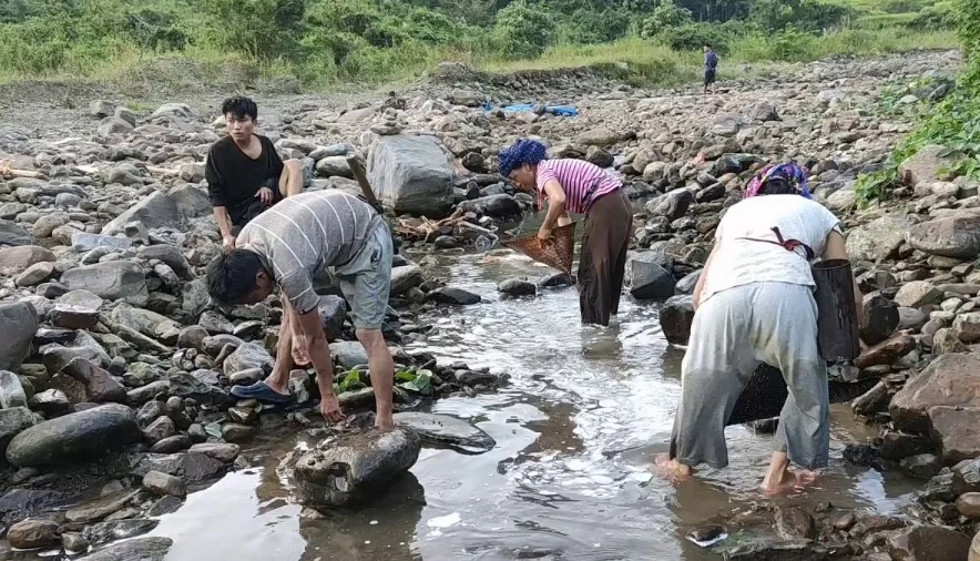 Cara Mencari Batu Akik Di Alam